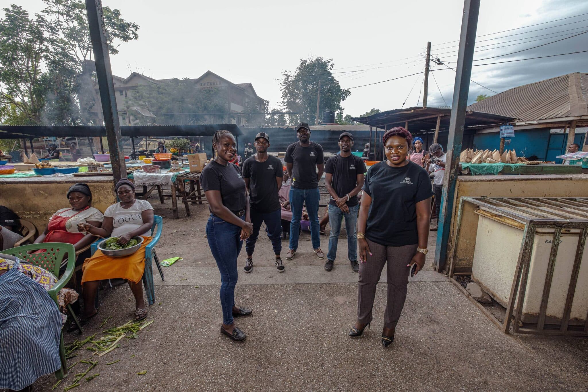 EarthShot_Kenya_RONNY_ONKEO_E-safiri_ Team in Dunga Fish Market