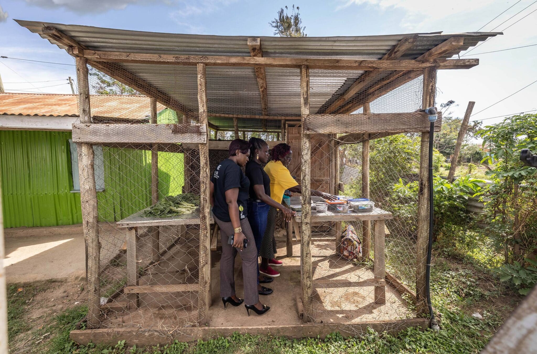 EarthShot_Kenya_RONNY_ONKEO_E-safiri_Team at AWUOTH 1