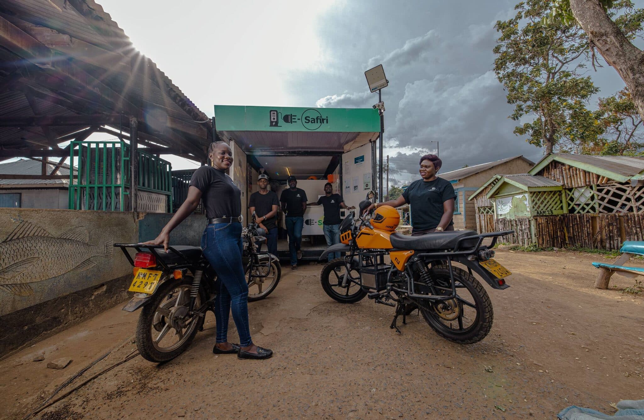 EarthShot_Kenya_RonnyOnkeo_E-safiri_Team at Charging Station